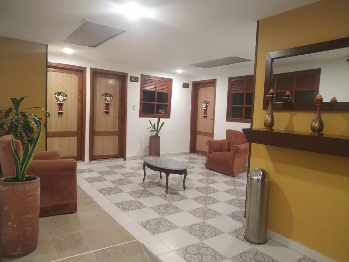 Hotel Plaza Mayor ドゥイタマ エクステリア 写真