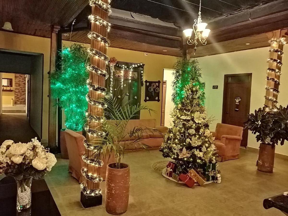 Hotel Plaza Mayor ドゥイタマ エクステリア 写真